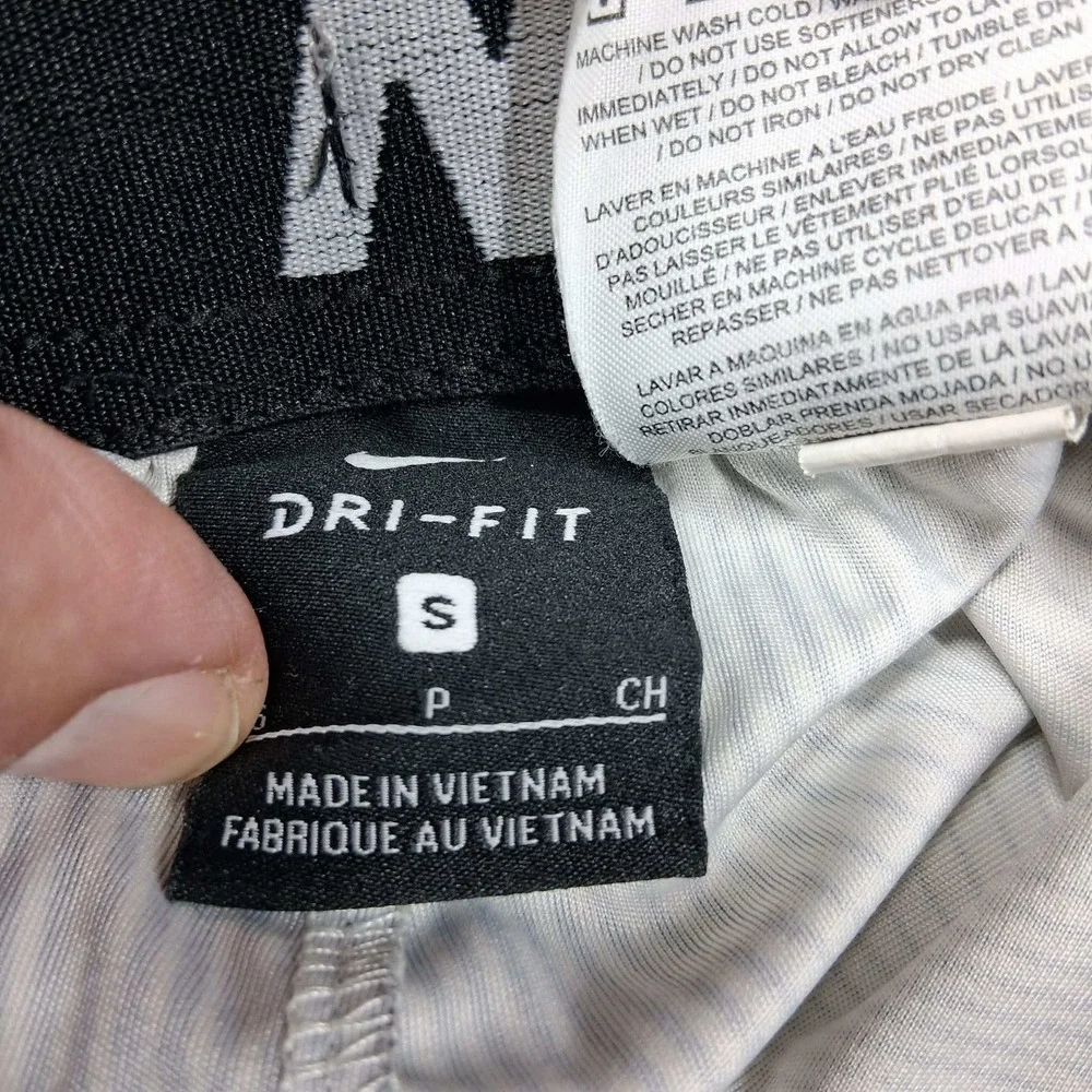 Nike‎ Dri-FIT Basketball Shorts Mens Small Black White Wave Optical Illusion Art